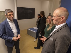 Staatssecretaris Blokhuis op bezoek bij HIC-kliniek Jelgerhuis